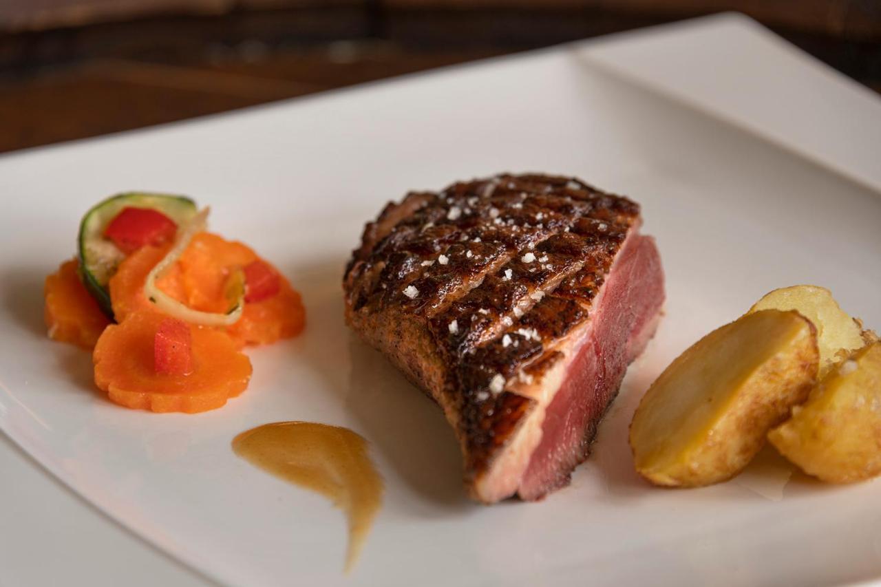 Logis Hotel & Restaurant Le Pardaillan Gondrin 외부 사진