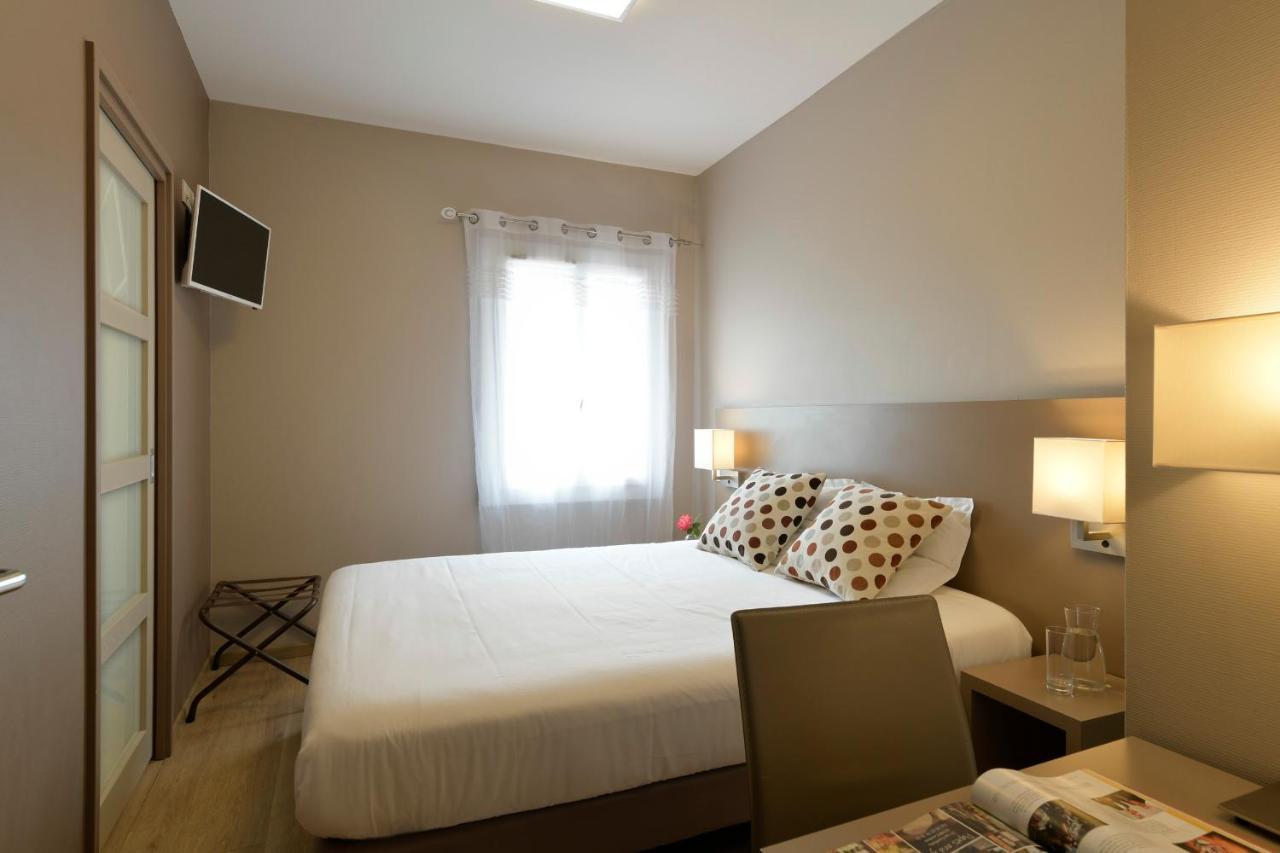 Logis Hotel & Restaurant Le Pardaillan Gondrin 외부 사진